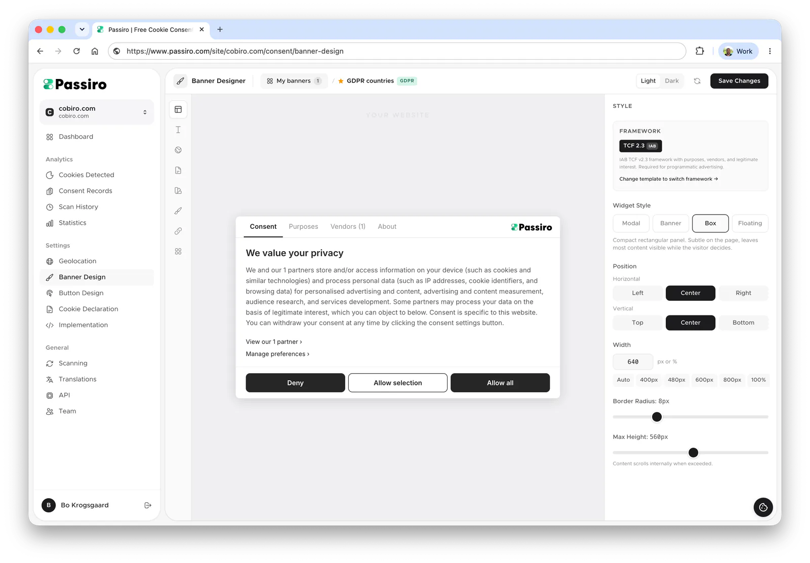 Passiro’s Banner Designer in a browser: the website switcher and menu on the left, a cookie banner preview in the middle and style settings on the right.